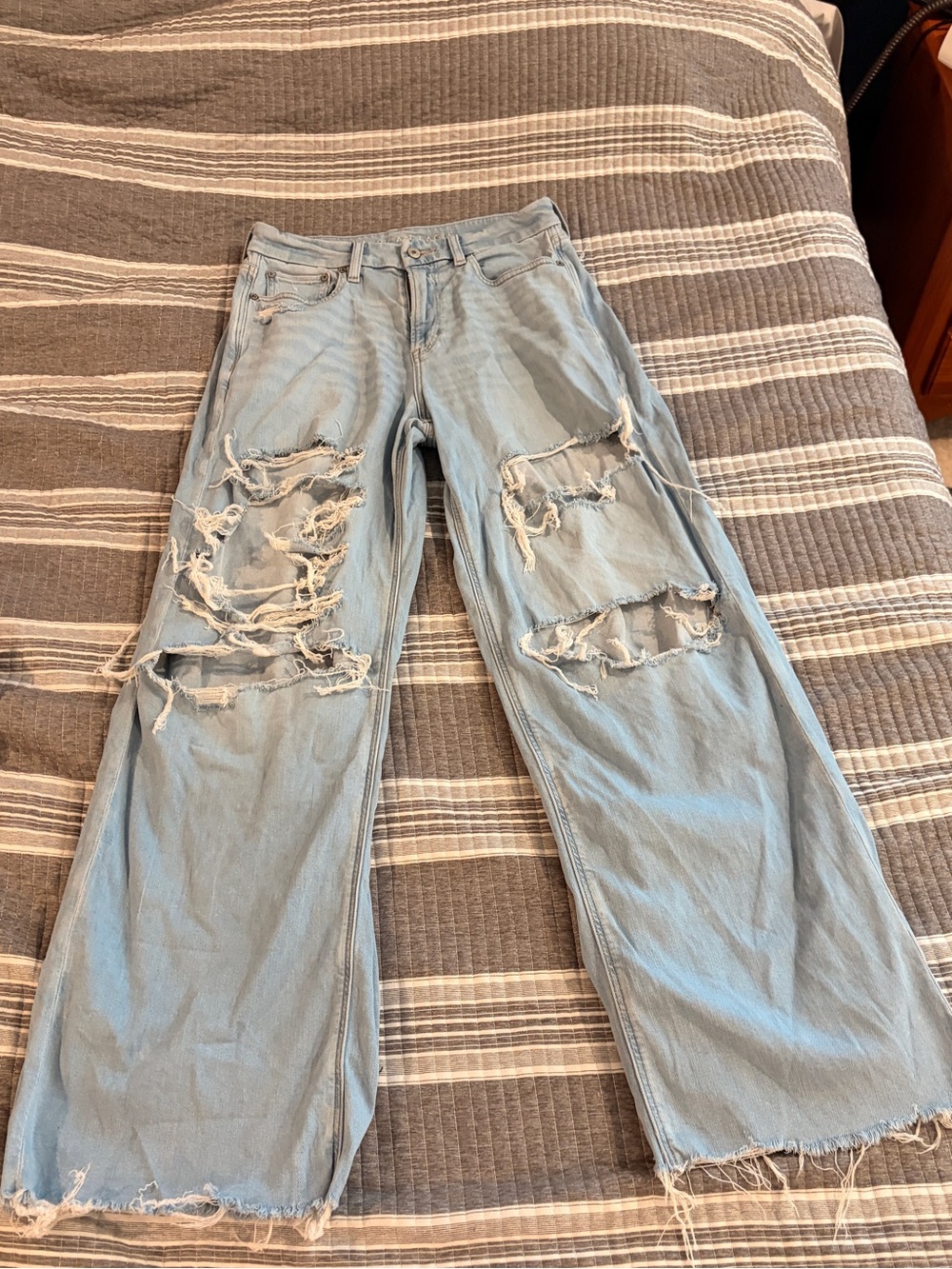 American Eagle Outfitters Women’s 8 Light Blue Distressed Wide-Leg Jeans - Picture 2 of 11